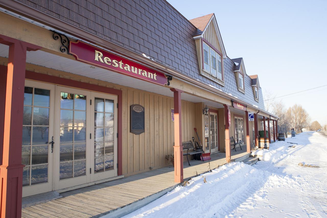 Auberge Au Poste De Traite Sainte-Famille Exterior photo